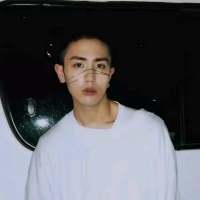 帅 孤独是栖息于床底的野