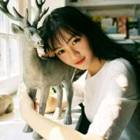 少女:暑假快乐嘞 玩累了吧，该散了吧。