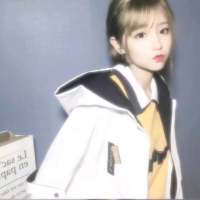 苍白的月光下，我和影