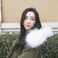 她总是回忆，她总是怀