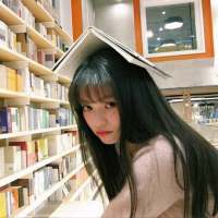 她可以褪色 可以枯萎 我不在乎 但我只要看... 谎言全当安慰 多些温