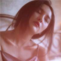 ?忙着可爱 忙着长大 忙着做你可爱的新娘 黑夜不会亏待晚睡的人
