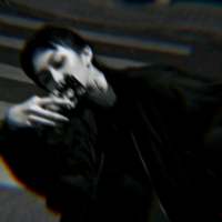 你的神明死掉了 这世间也没有你救赎. 冷巷的温存走的太远，