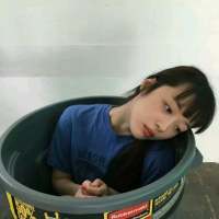 。。。 淡淡的凄凉中掺杂着浓