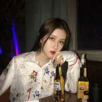 太廉价的糖总归没有那么甜。 你从陌生走来又重复着