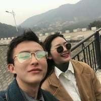 :   “我们都在淡化这段感情   可你... 别在我最认真的时候，