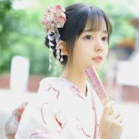 在万马齐喑的回忆里 在众人绵长的呼吸间 ... 云落泪了风会吹干它风
