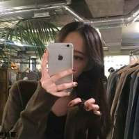 安琪拉以前有一只小熊跟着她 她总是说 你看... 爱你这件事就深藏在心