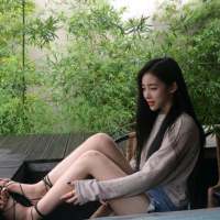 向鱼问水 向马问路 向神打听我一生的出处 凉了时光空了旧城残了