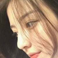 拥有善良清灵的心开心地笑 畅快地哭不矫... 她提着酒瓶摇摇晃晃的