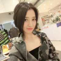 女大学生 轻声问自己为何那么屌