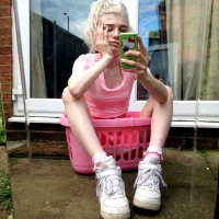 下巴 世上有两样东西不可直