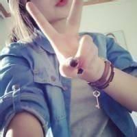 多少人生气不喜欢说话,难受一个人憋着 切着洋葱、拼命挤着那