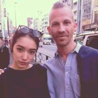 我要我们在一起 手里写着回忆，眼里弯
