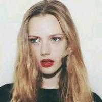 - 我生活在花花世界，所