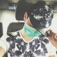 最怕深交后的陌生 温柔后的冷漠 我边走边擦泪回头看你