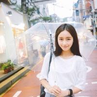婪瘾。 放开了她的手，陪她寻