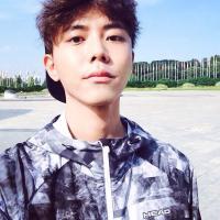 他爱的 我有病别轻易太靠近。