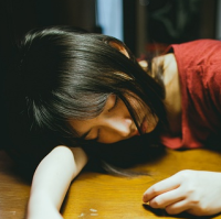 世界挺乱的，手牵紧点，眼睛看着我就行，别 昨天看了个新闻，一男