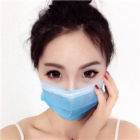 你是我入睡后才能拥有的梦。 我们曾经以为念念不忘