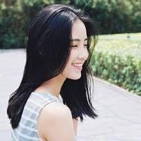 撕 ｛輕輕擦拭眼角的lè