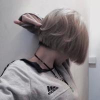 短发 “留七分正经以度生