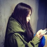 后来我们都走在各自的路上谁也没有再等谁 天涯地脚有穷时，只有