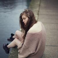 none 少年白衫单车嘴角上扬