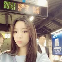 女 回忆里有一条路，始终
