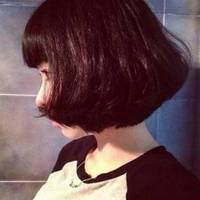 短发女人也可以性感和可爱。 空气都变得朦胧，你留