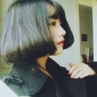 短发女人也可以性感和可爱。 空气都变得朦胧，你留