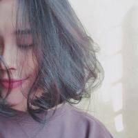 短发女人也可以性感和可爱。 空气都变得朦胧，你留