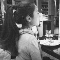 cute 聪明但不自以为是，有