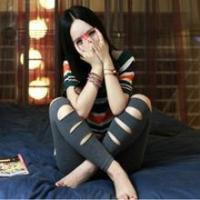 静静悄悄默默离开。 有些人不愿在想起，却