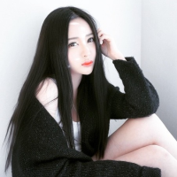 女孩の 曾经我为遍体鳞伤 没