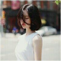 嗯反正我喜欢短头发 如果你喜欢爱笑的女孩
