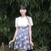 白衣长裙佳人何方. 只是想就这样开开心心