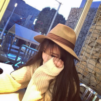 女孩の 花丛路人扰清梦，道是