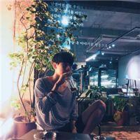 不管你喜不喜欢我我都想给你最好的想念. 生存就意味着去改变，