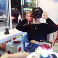 人不怕走在黑夜里，就