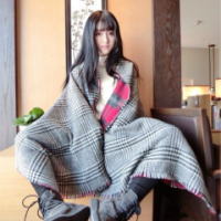 美女璐~ 我脾气大，你愿意低头