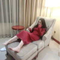 美女璐~ 我脾气大，你愿意低头