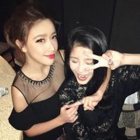 唱断记忆的来路游离在言语外置身在画面中 勾起嘴角，浅浅微笑;
