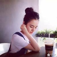 好久没发图了 在九月 潮湿的车厢