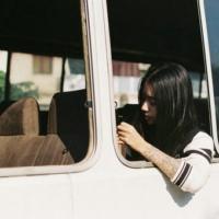 ?：洛茴. 看透了生活就觉得活着