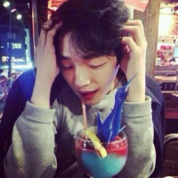 何以了解 明明很难过 还能幽默