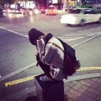 我的气场你能否感受 我就是腿脚不利索跪不