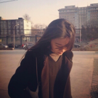 说忘是谎。 总有那么一个人 曾经
