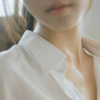 恐惧黑暗，所以仰头面