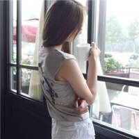 qhy 毛孔细致如夜，夜色是